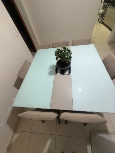 Mesa 8 cadeiras conservada