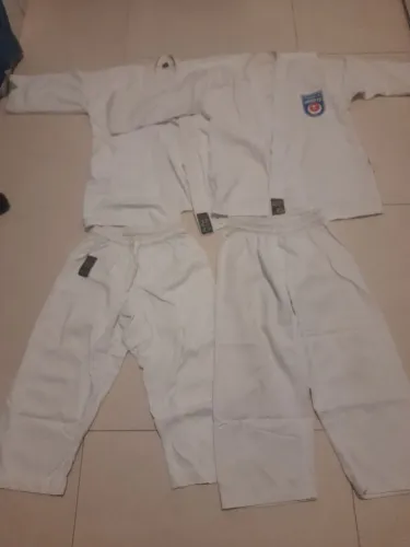Roupas de Karatê Infantil + Várias faixas [USADO]