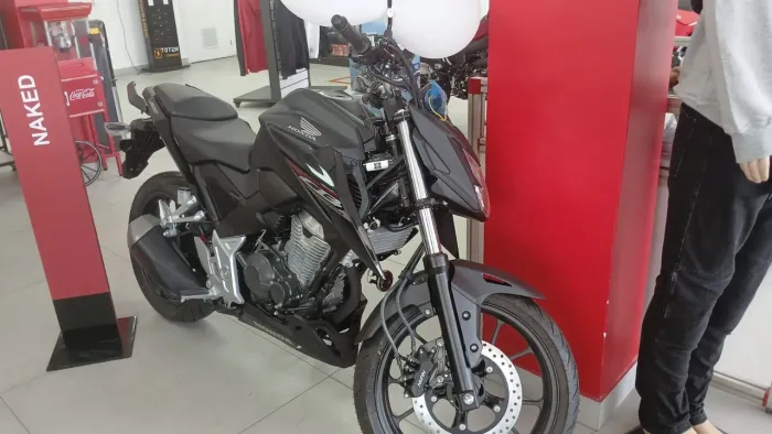 Vende-se CB Twitter 300f
