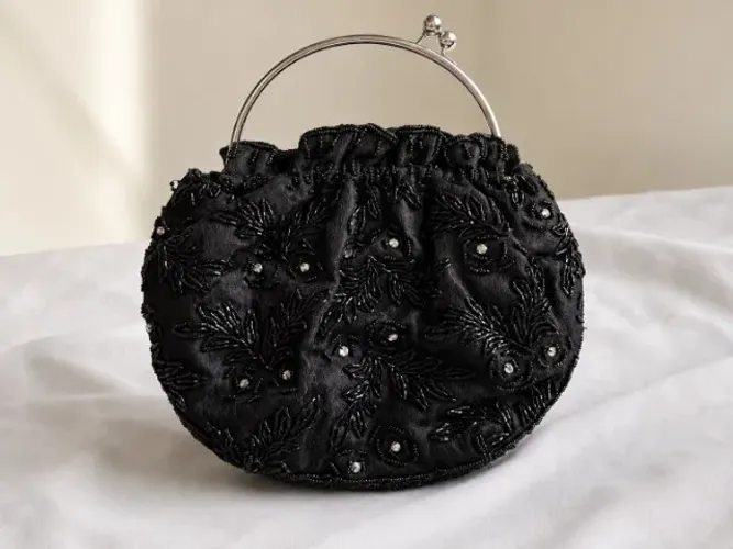 Bolsa Feminina Preta Bordada | Elegante para Festas e Evento