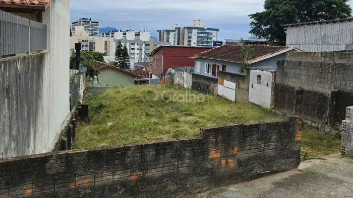 Terreno com 310m² no Jardim Atlântico, Florianópolis