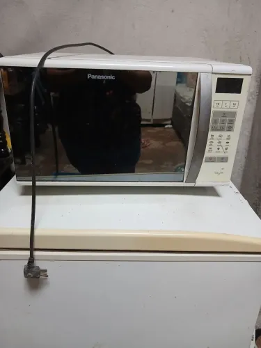 Micro-ondas com defeito para retirada de peças