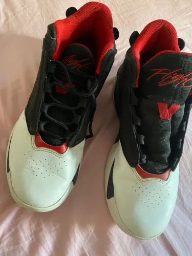 Tenis Jordan AURA estado de novo!