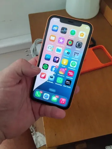 iPhone 11 com carcaça de 17 pro lindo sem uso