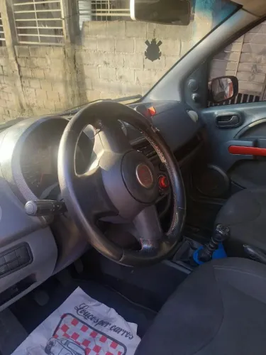 Fiat Uno Sporting 1.4 EVO Fire Flex 8V 4P 2012