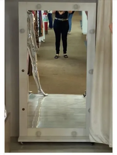 Espelho com iluminação
