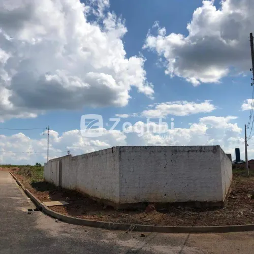 Terreno de 382m² localizado no Loteamento Tropical