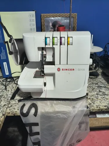 Vendo máquina overloque ótima pra fazer lingerie