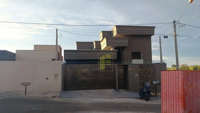 Casa para venda em Bady Bassit com 3 quartos, 3 banheiros, churrasqueira e piscina.