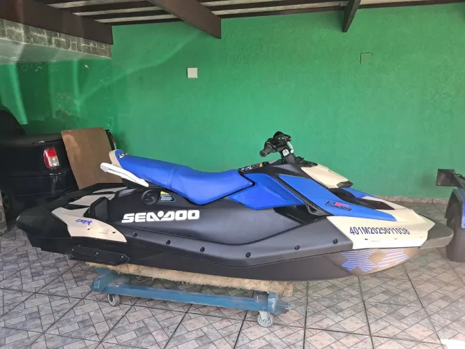 JET SKI SEA DOO SPARK TRIXX 30 HRS