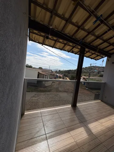 Vendo casa tipo germinada com loja pra fins comerciais
