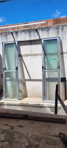 Porta de alumínio 210 x 200c