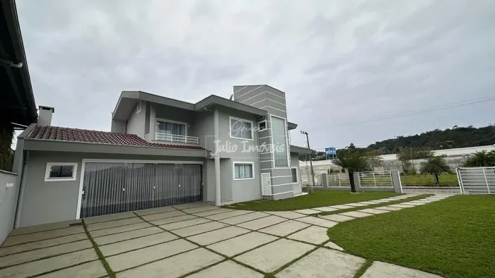 Casa alto padrão 3 dormitorios Centro Guabiruba