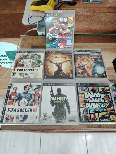 7 jogos originais PS3 - PES2015 - FIFA10 e 12 - GOD OF WAR - MORTAL KOMBAT - COD MW3 -GTA5