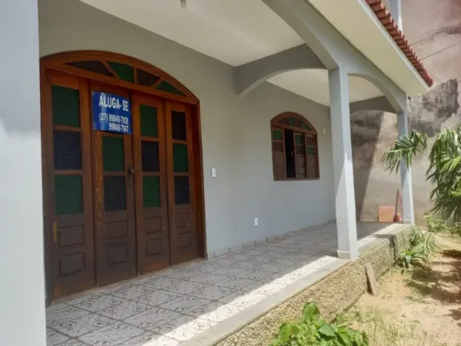 Aluga - se casa  no térreo ampla e arejada bairro Itararé.