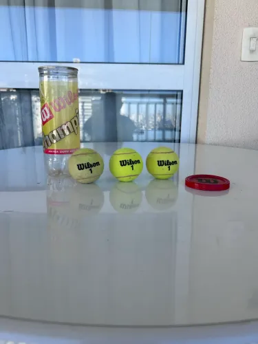Bola de tênis Wilson - Tubo com 3 bolas