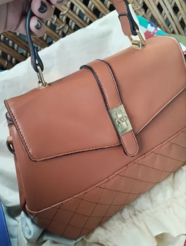 Bolsa feminina estilo executiva média