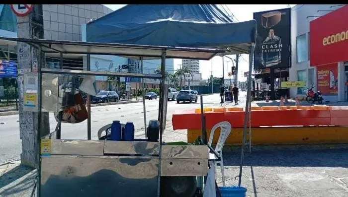 Carrinho de lanche com a barraca