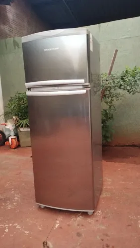 Geladeira Frost Free Brastemp inox 360 litros