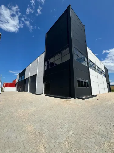 Galpão Novo de 1.270 m² com Mezanino e 3 Banheiros - Venda ou Aluguel - Tijucas - SC