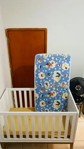 Vende-se berço