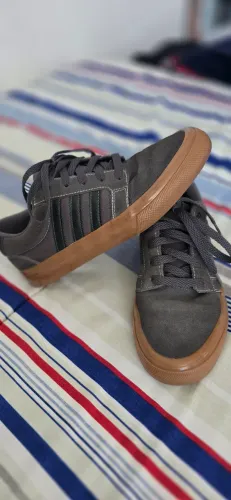 Tenis adidas Seeley grafite usado 36