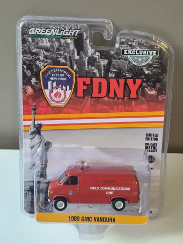 Miniatura Greenlight Premium 1989 GMC Vandura Bombeiros de Nova York