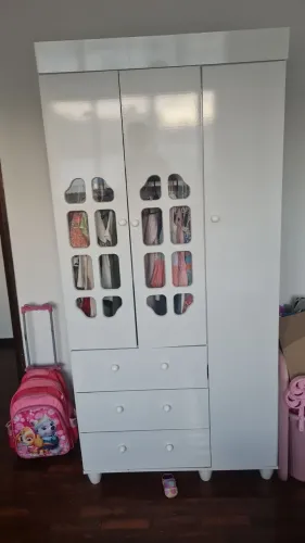 Guarda roupas infantil