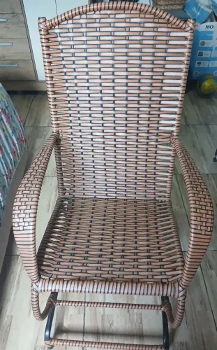 Vendo esta linda cadeira de balanço semi nova