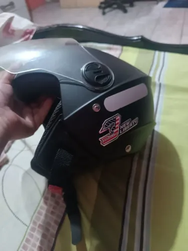 Capacete novinho usado um vez, tamanho 60 