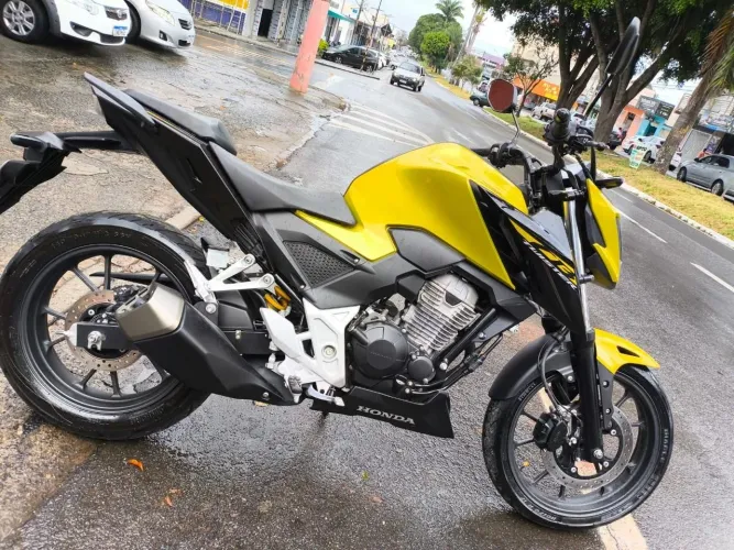Vendo ágio CB 300F R$ 9.000 Falta 36 de 753,00