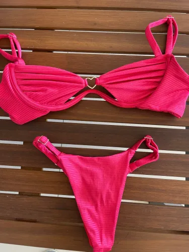 Biquíni moda praia luxo aluaconcept