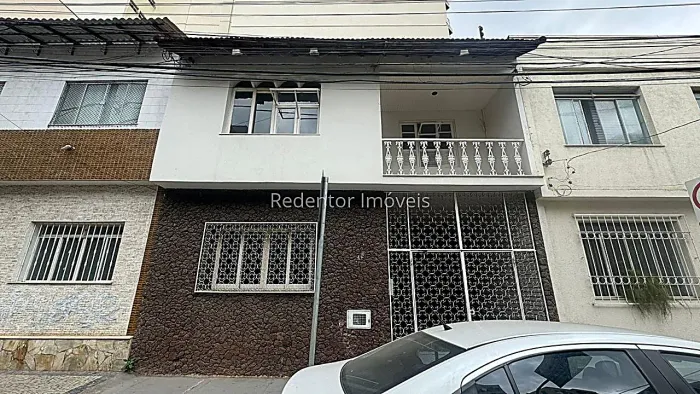 CASA DISPONIVEL PARA VENDA. . IDEAL TANTO PARA RESIDENCIAL QUANTO COMERCIAL.