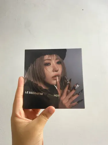 Álbum LE SSERAFIM HOT OFICIAL 