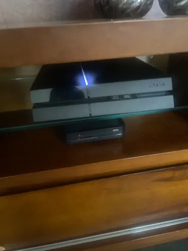 PlayStation 4 muito pouco usado