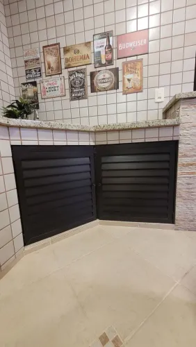 Porta Veneziana em Aalumínio Fume