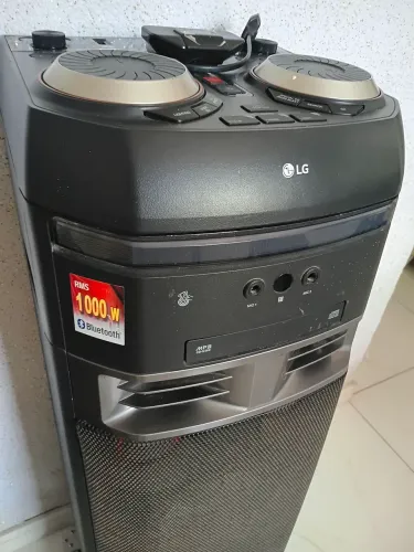 Som LG tore para concerto ou retirada de peças 