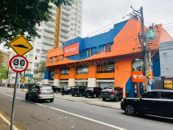 Prédio comercial para loação de 1.915m² | 03 pavimentos, 05 banheiros e 11 vagas de garage