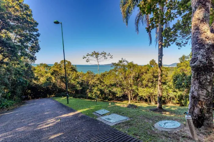 Terreno à venda em condomínio fechado em Balneário Camboriú