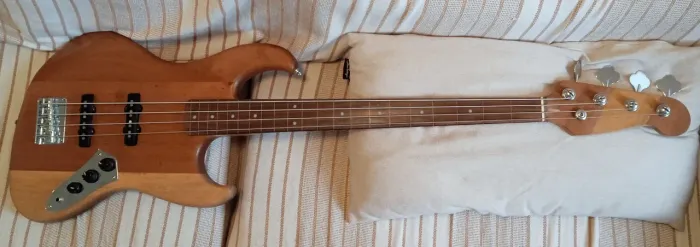 Baixo fretless jazzbass 4c
