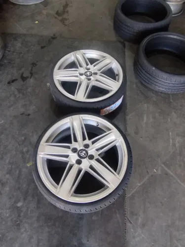 Vendo rodas aro 18 pneus 185/35 zeros 