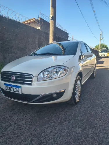 Fiat Linea Essence 1.8 Flex 16V 4P 2015