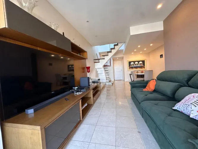 Cobertura Duplex a venda, 3 Quartos, 1 Suíte, 3 Vagas, 245m² - Barra da Tijuca
