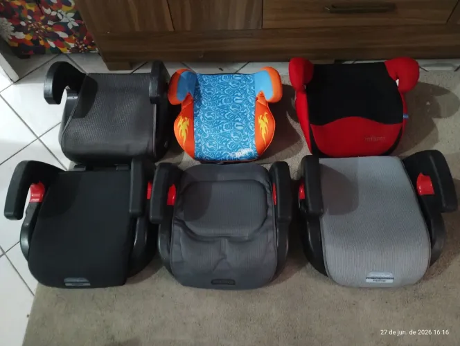 Assentos de carro semi novos