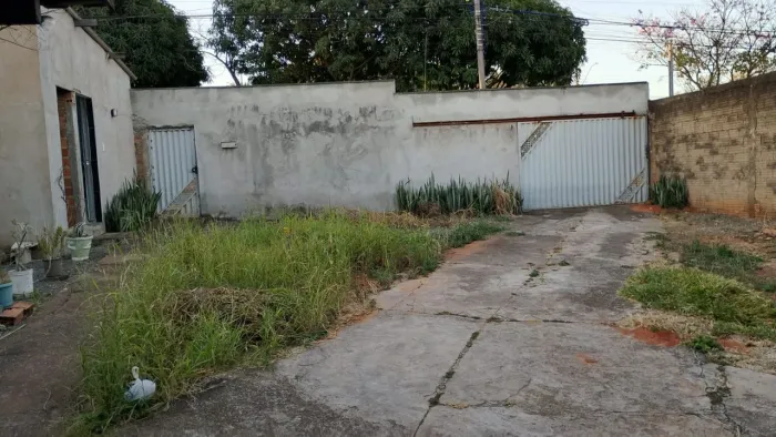 Excelente Lote em avenida comercial no Parque das Flores