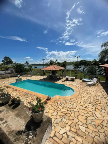 RANCHO EM CÁSSIA, 4 QUARTOS, 3 BANHEIROS, 5.000 M2, ESCRITURA, FRENTE PARA REPRESA.