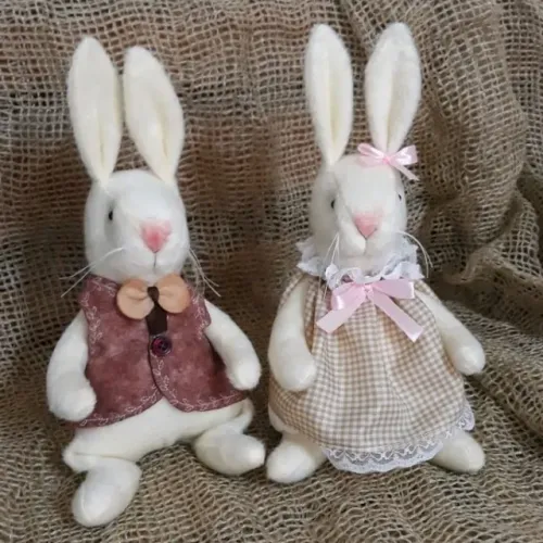 DECORAÇÃO CASAL COELHO PELUCIA