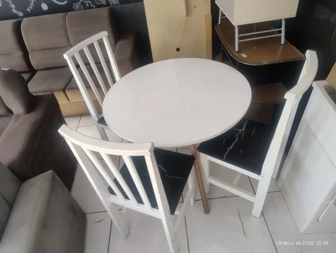 MESA COM 3 CADEIRAS 