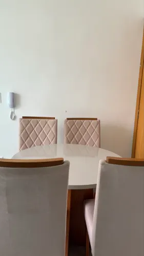 Mesa com 4 cadeiras