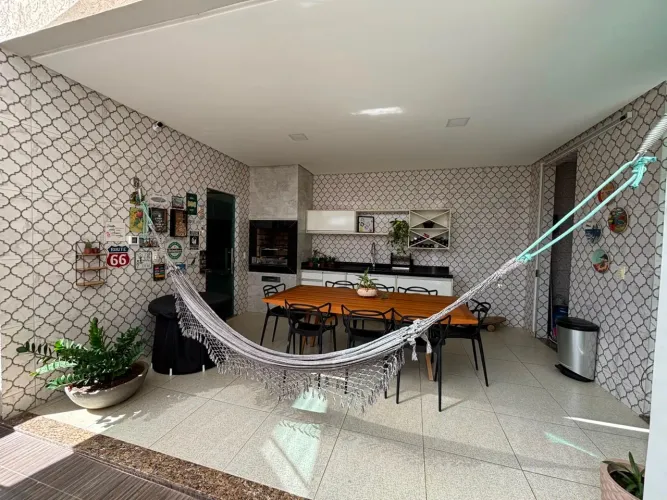 Casa Moderna com 3 Suítes, Área Gourmet e Piscina - Pronta para Morar!